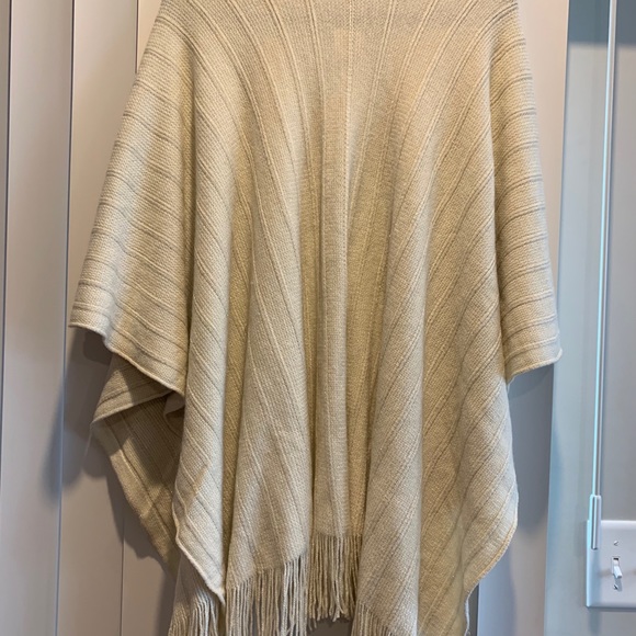 Shimmer beige shawl/ poncho - Picture 3 of 3